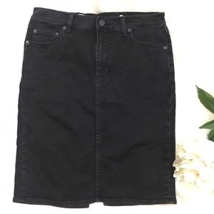 Gap black wash denim pencil WITH BACK SLIT skirt